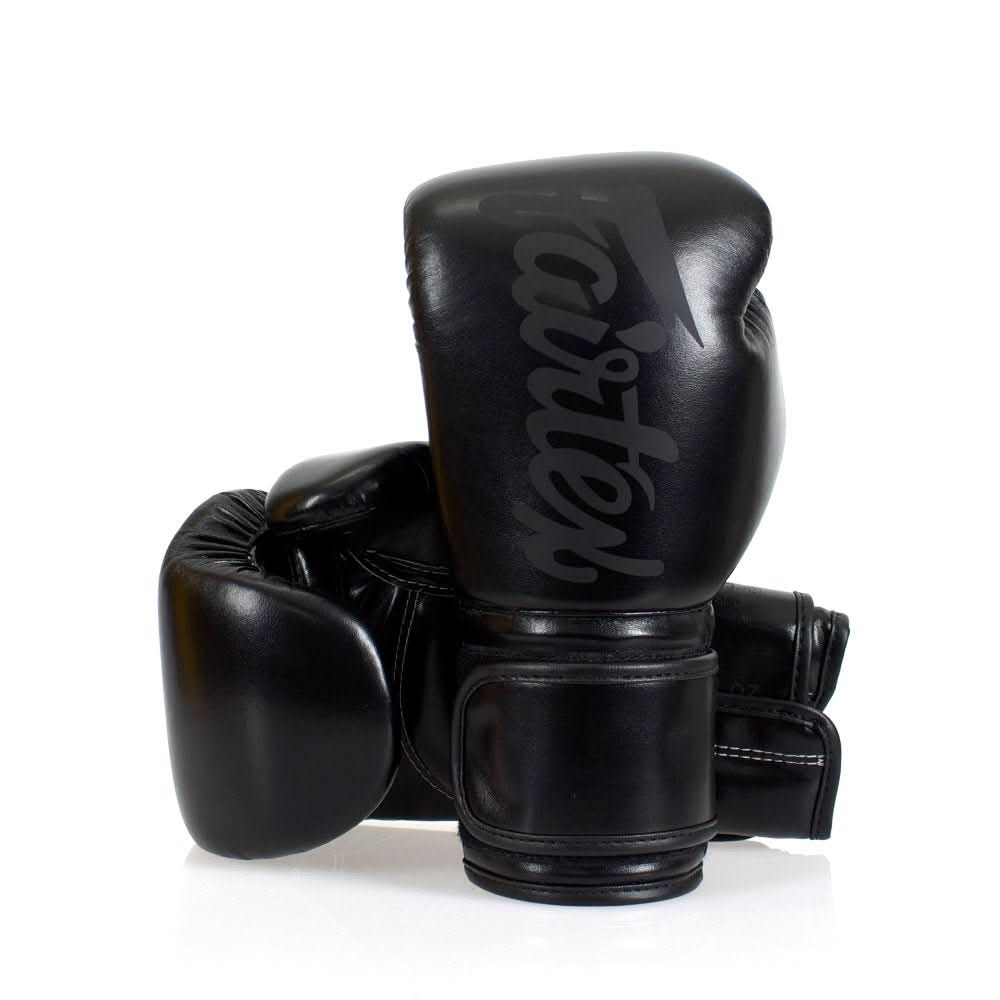 Fairtex BGV14 ボクシンググローブ ブラック 10oz Fairtex BGV14 Solid Black Boxing Gloves | MMA Warehouse